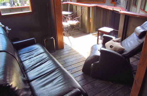 Lakeside Park Apartment | Lakeside Gondola Lodge studio for 2 guests