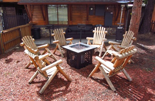 Lakeside Park Apartment | Lakeside Gondola Lodge studio for 2 guests