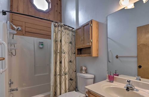 Conyers Cabin | Lakeside Group Retreat w/ Private Beach & Dock!