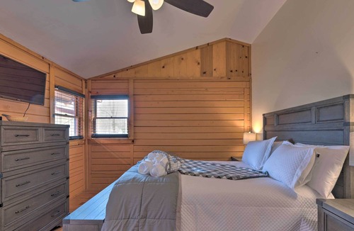 Conyers Cabin | Lakeside Group Retreat w/ Private Beach & Dock!