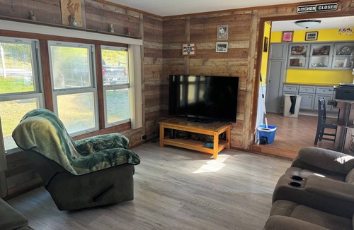 Palermo House | LAKESIDE HAPPY PLACE