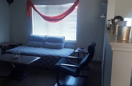 Timberlea House | Lakeside Haven Bright and cozy