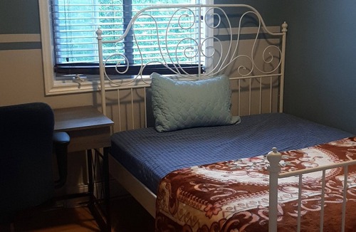 Timberlea House | Lakeside Haven Bright and cozy