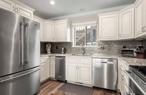 Sunrise Beach Condo | Lakeside Haven - Condo for 8