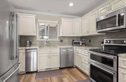 Sunrise Beach Condo | Lakeside Haven - Condo for 8