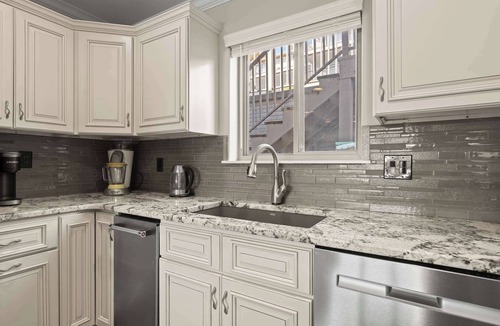 Sunrise Beach Condo | Lakeside Haven - Condo for 8