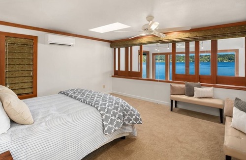 Bellevue House | Lakeside Haven Escape