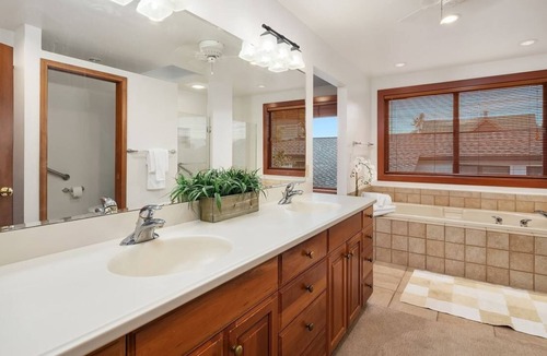 Bellevue House | Lakeside Haven Escape