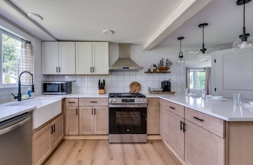 Town of Hounsfield House | Lakeside Haven- Sackets Harbor, Firepit, Bikes, Updated cottage