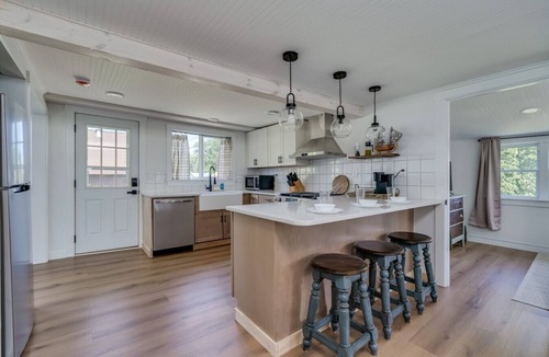 Town of Hounsfield House | Lakeside Haven- Sackets Harbor, Firepit, Bikes, Updated cottage