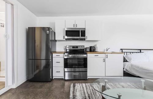 Jacksons Point Apartment | Lakeside Haven suite