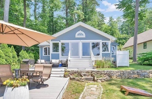 Holland House | Lakeside Haven: Tranquil Waters