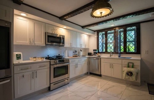 Walton Park Cottage | Lakeside Haven - Ultimate Relaxation Spot