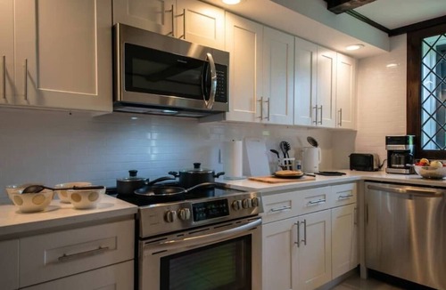 Walton Park Cottage | Lakeside Haven - Ultimate Relaxation Spot