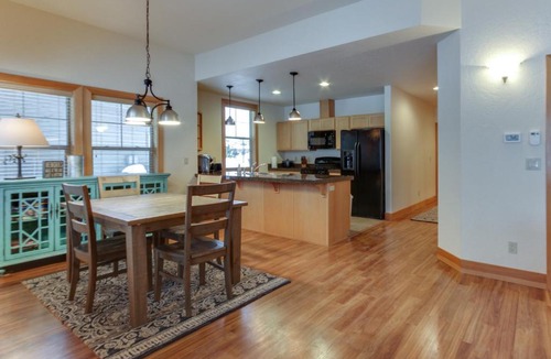 Dover Bay Apartment | Lakeside Haven