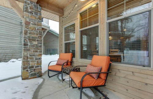 Dover Bay Apartment | Lakeside Haven