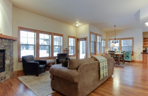 Dover Bay Apartment | Lakeside Haven