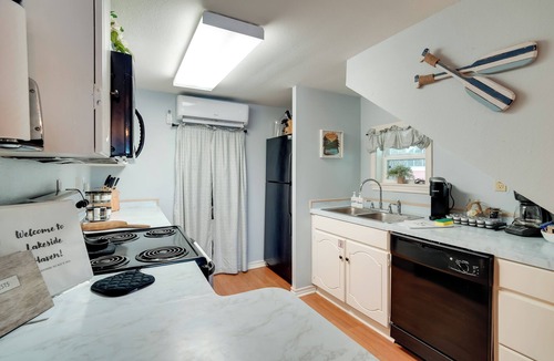 Jefferson Cottage | 'lakeside Haven' w/Deck & Views in Jefferson!