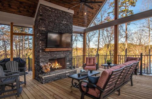 Reed Creek House | Lakeside Haven with Gourmet Kitchen