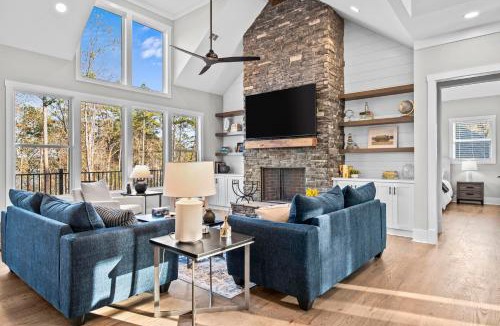 Reed Creek House | Lakeside Haven with Gourmet Kitchen