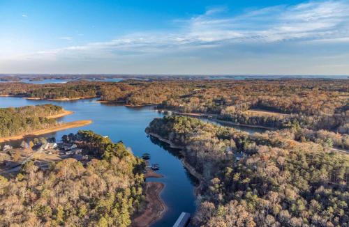 Reed Creek House | Lakeside Haven with Gourmet Kitchen