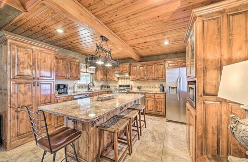 Hoyt House | Lakeside Haven with Sandy Beach, Sleeps 12, 3 Bath