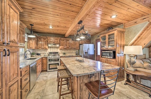Hoyt House | Lakeside Haven with Sandy Beach, Sleeps 12, 3 Bath