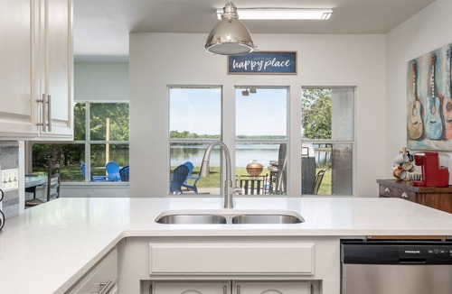 Jones Mills House | Lakeside Haven with Hot Tub