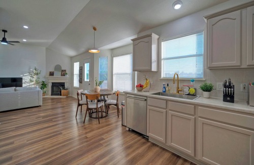 Round Rock House | Lakeside heaven Hutto- Lake access 3bedroom near 130