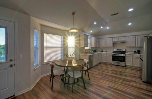 Round Rock House | Lakeside heaven Hutto- Lake access 3bedroom near 130