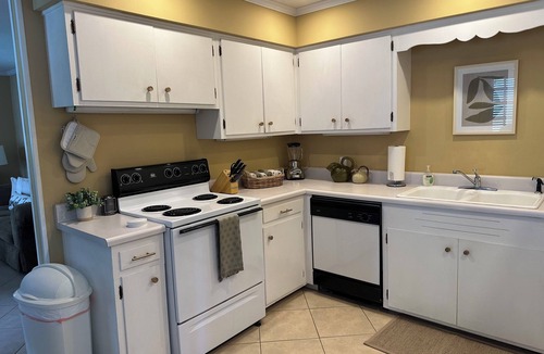 Cedar Cliff House | Lakeside Hideaway !