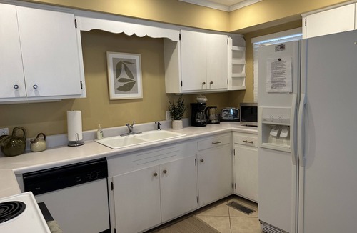 Cedar Cliff House | Lakeside Hideaway !