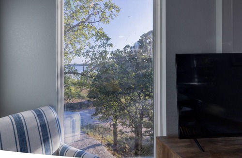 Bowie House | Lakeside Hideaway with amazing views