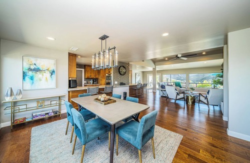 Lakeside House | Lakeside Hilltop Retreat