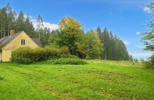 Thorsoe House | Lakeside Holiday Home with Forest