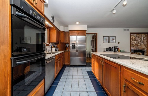 Harbert House | Lakeside Home With Pool & Hot Tub! Close To Beach!