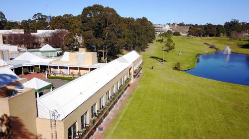 Macquarie Park Hotel | Lakeside Hotel and Conference Centre
