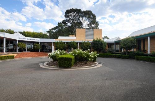Macquarie Park Hotel | Lakeside Hotel and Conference Centre