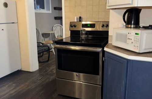 Kenora House | Lakeside house, conveniently located for families
