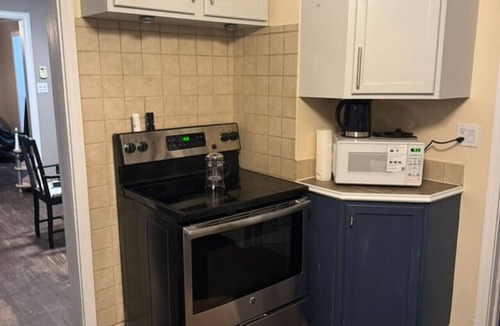 Kenora House | Lakeside house, conveniently located for families