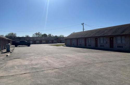 Mathis Hotel | Lakeside inn & suites by OYO Mathis I 37