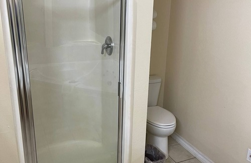 Mathis Hotel | Lakeside Inn & Suites by OYO Mathis I 37