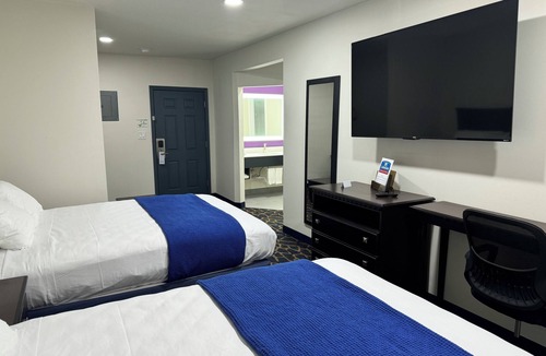 Lone Star Hotel | Lakeside Inn & Suites