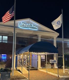 Wakefield Hotel | Lakeside Inn