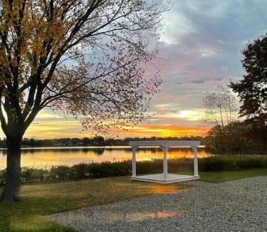 Wakefield Hotel | Lakeside Inn