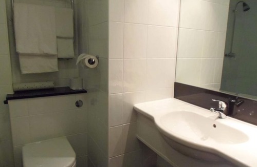 Frimley Green Hotel | Lakeside International Hotel