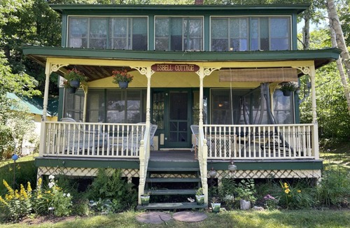 Westmore Cottage | Lakeside Isbell Cottage and Isbellita Guest Cottage