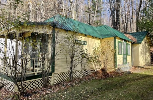 Westmore Cottage | Lakeside Isbell Cottage and Isbellita Guest Cottage