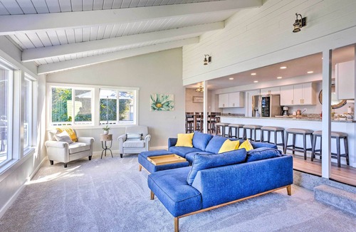 Lacey House | Lakeside Lacey Gem w/Sauna + Private Dock