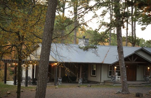 Mena Cabin | Lakeside Lakehouse | Hot Tub | Kayaks | Fishing | ATV Trails